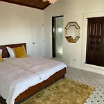 Casa Rosas Carvoeira