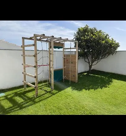 Casa Rosas Carvoeira
